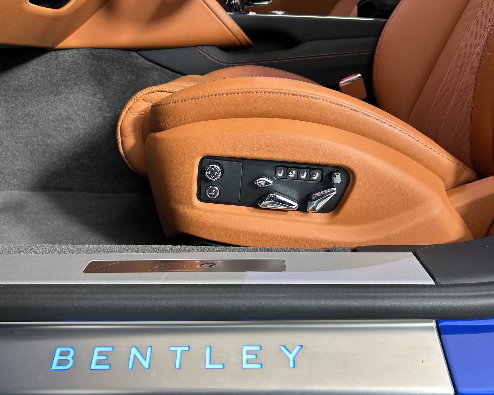 Used 2024 Bentley Flying Spur V8 AWD/4WD image 16