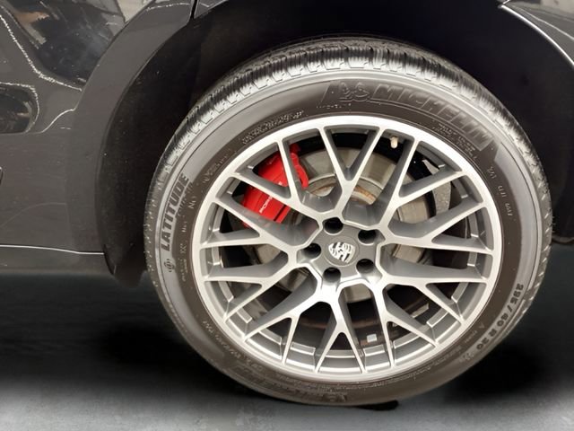 Used 2016 Porsche Macan Turbo w/ Premium Package Plus image 10