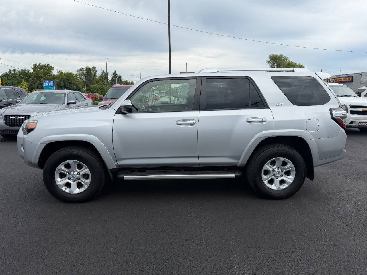 Used 2014 Toyota 4Runner SR5 AWD/4WD image 2