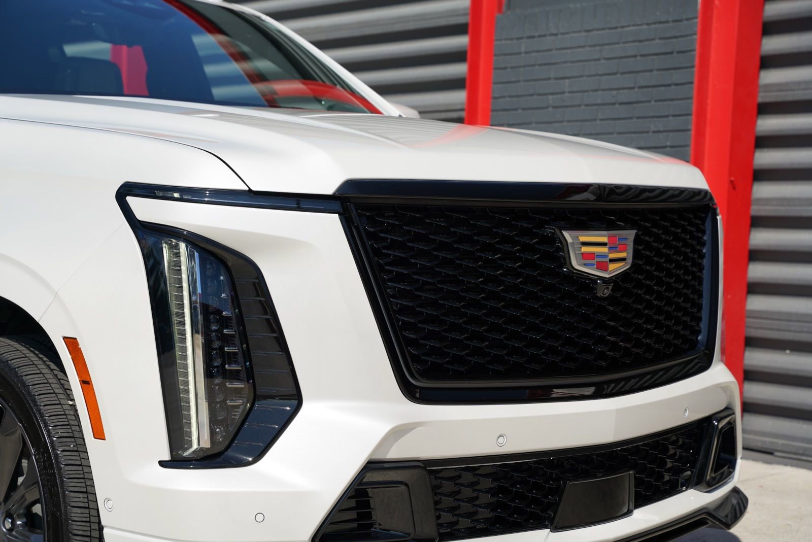 Used 2025 Cadillac Escalade ESV V image 4