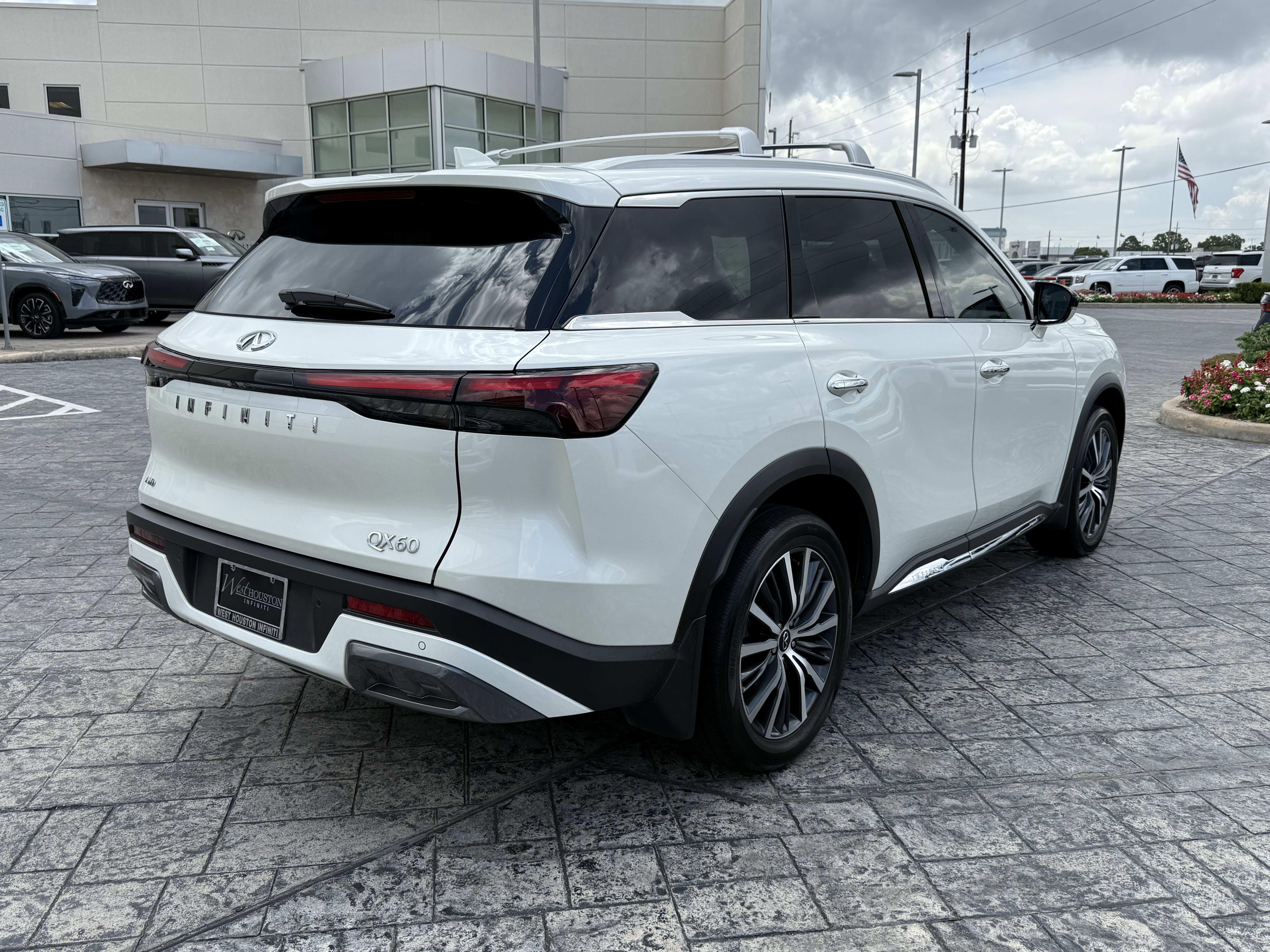 Certified 2024 INFINITI QX60 Sensory w/ Vision Package AWD/4WD image 8