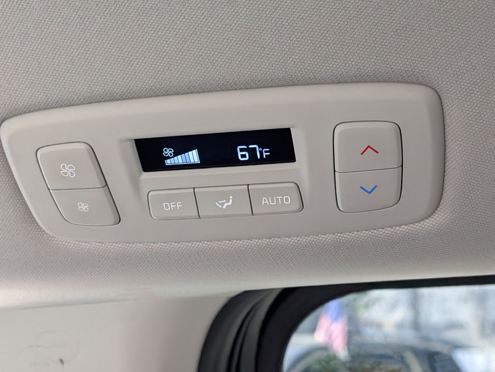 Used 2024 Kia Carnival EX image 15
