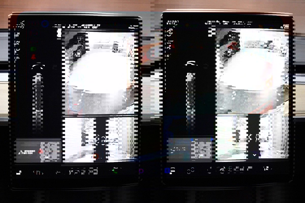 Used 2022 Tesla Model Y Long Range image 16