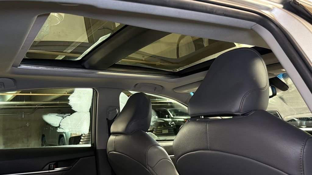 Used 2018 Toyota Camry XLE image 12