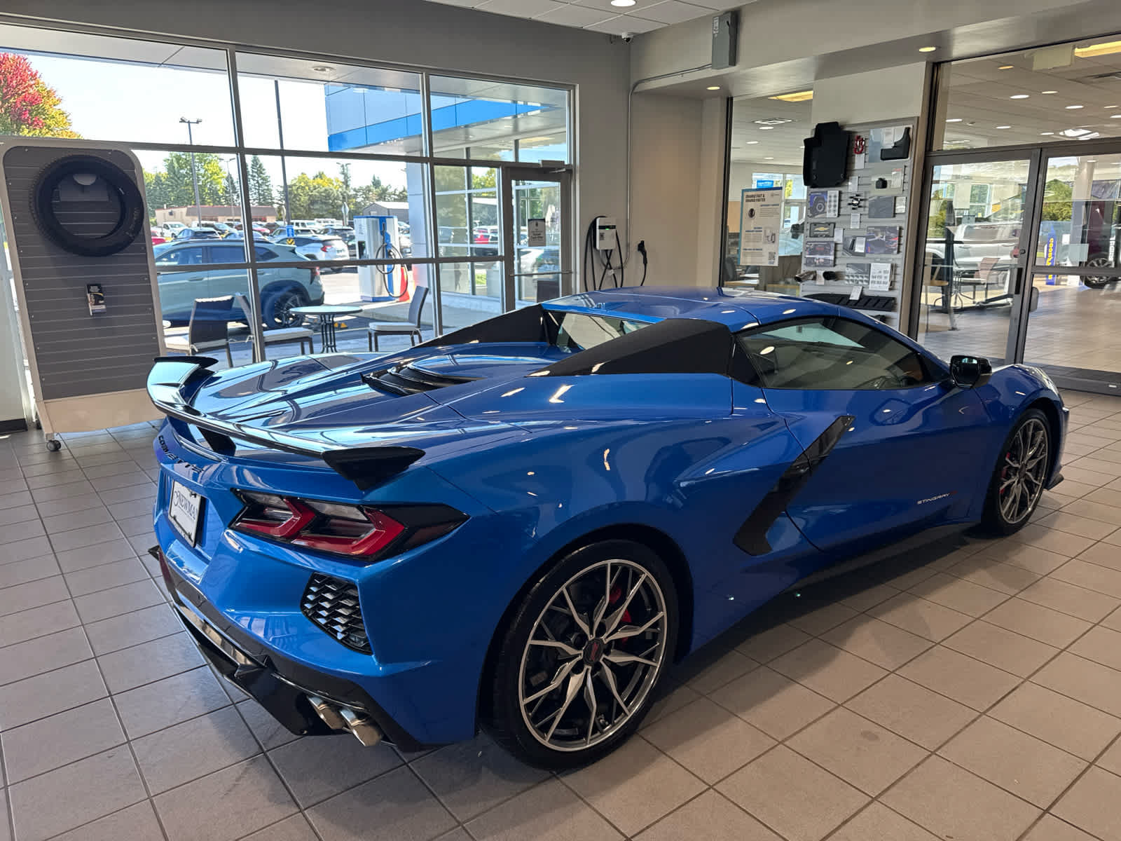 Used 2025 Chevrolet Corvette Stingray Preferred Conv w/ Z51 Performance Package RWD image 3