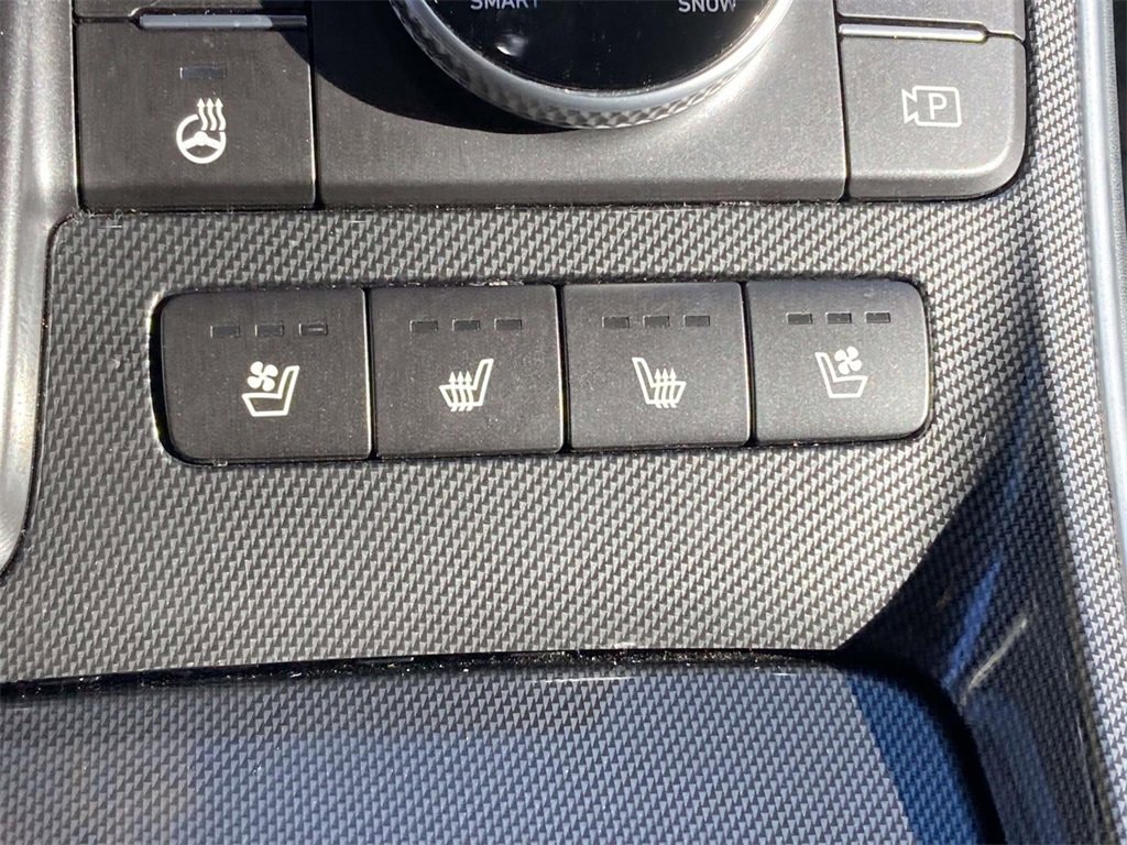 Used 2021 Hyundai Santa Fe Limited w/ Cargo Package image 16