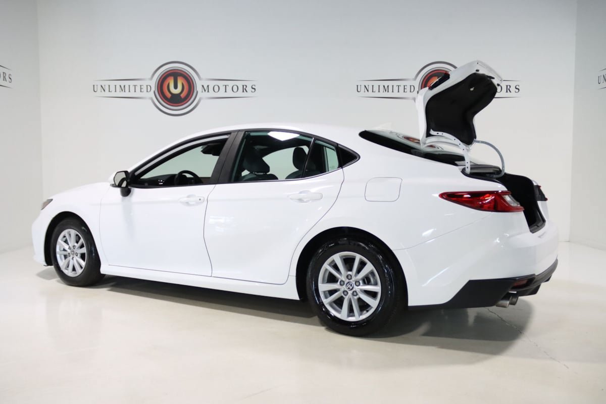Used 2026 Toyota Camry SE FWD image 25