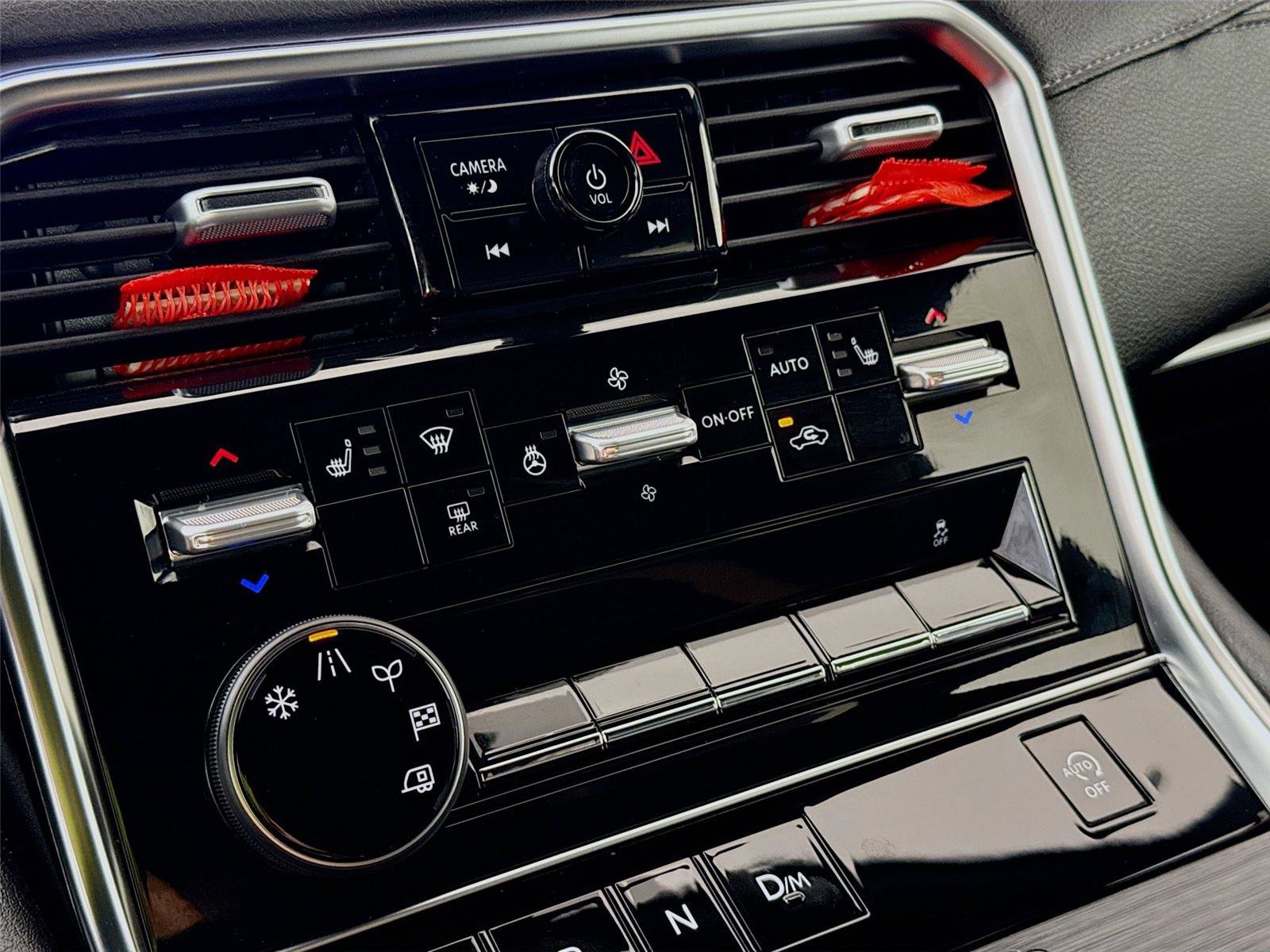 Used 2025 Nissan Armada SL w/ Captain's Chari Seat Package image 15