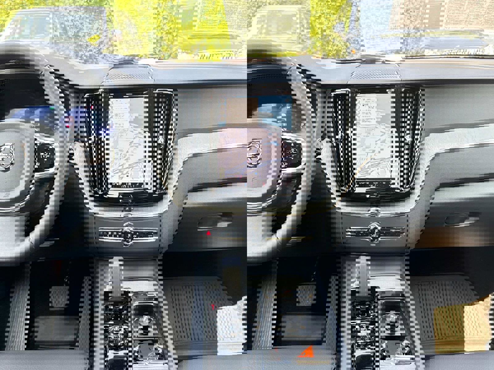 Certified 2025 Volvo XC60 B5 Plus w/ Climate Package image 14