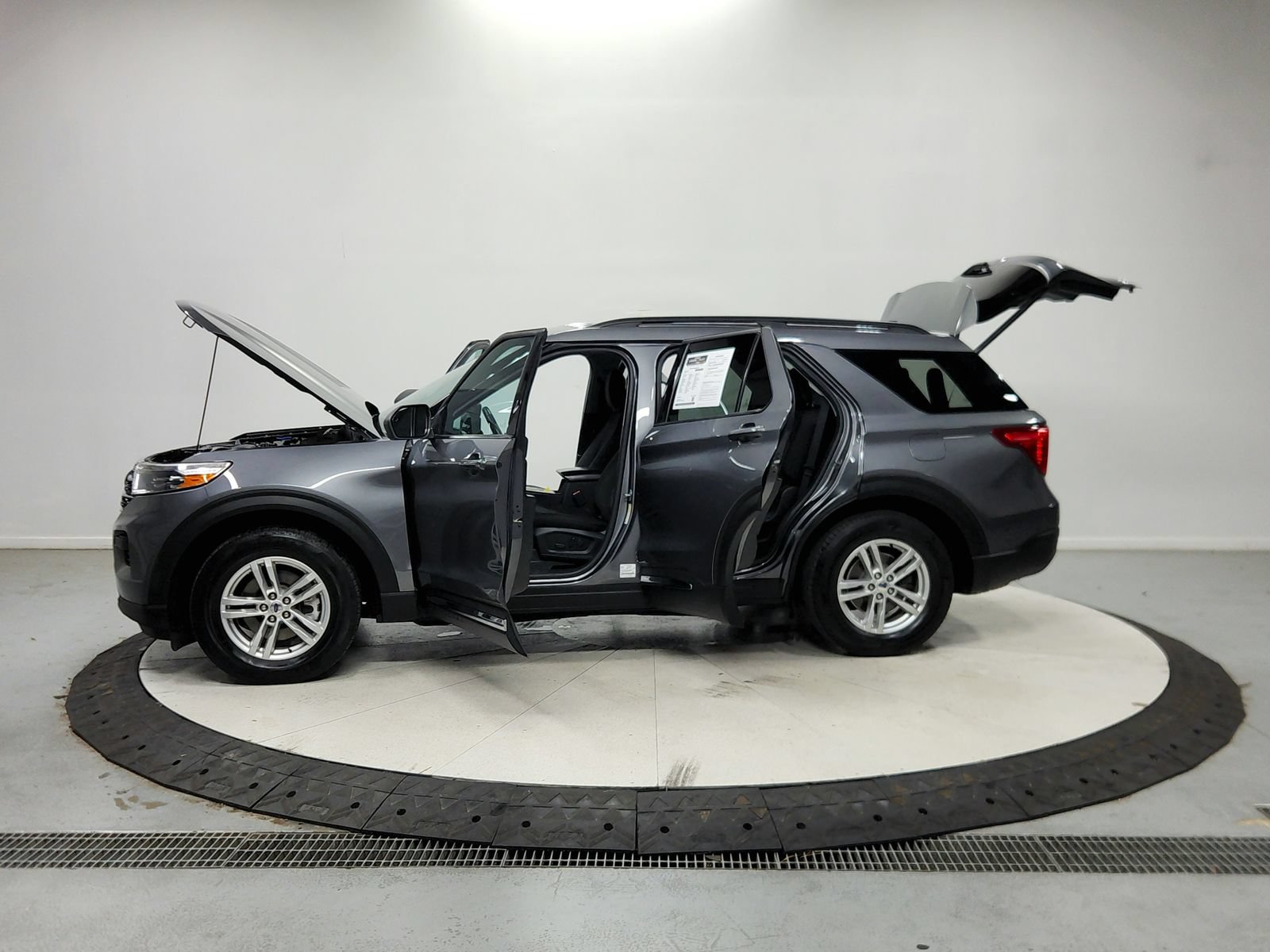 Used 2022 Ford Explorer XLT RWD image 13