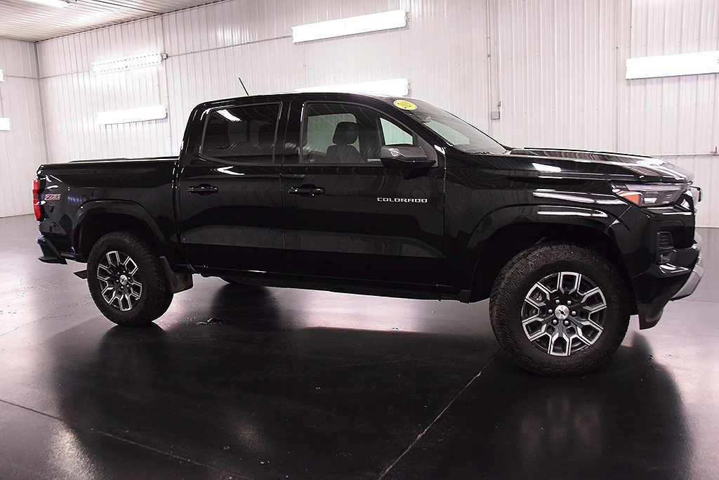 Used 2025 Chevrolet Colorado Z71 image 9