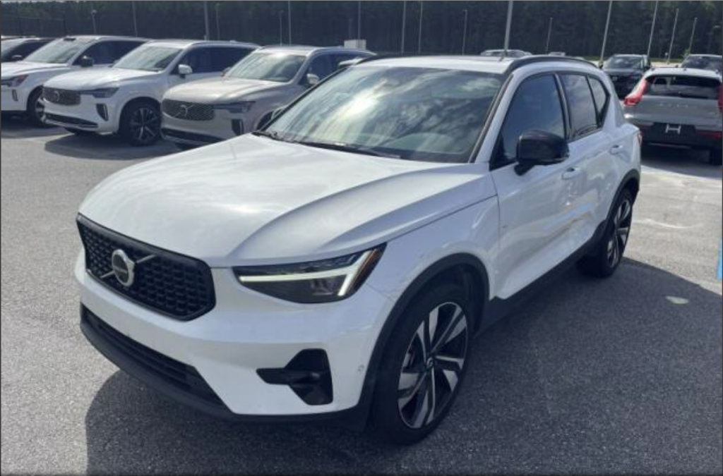 Certified 2025 Volvo XC40 B5 Ultra AWD/4WD image 14