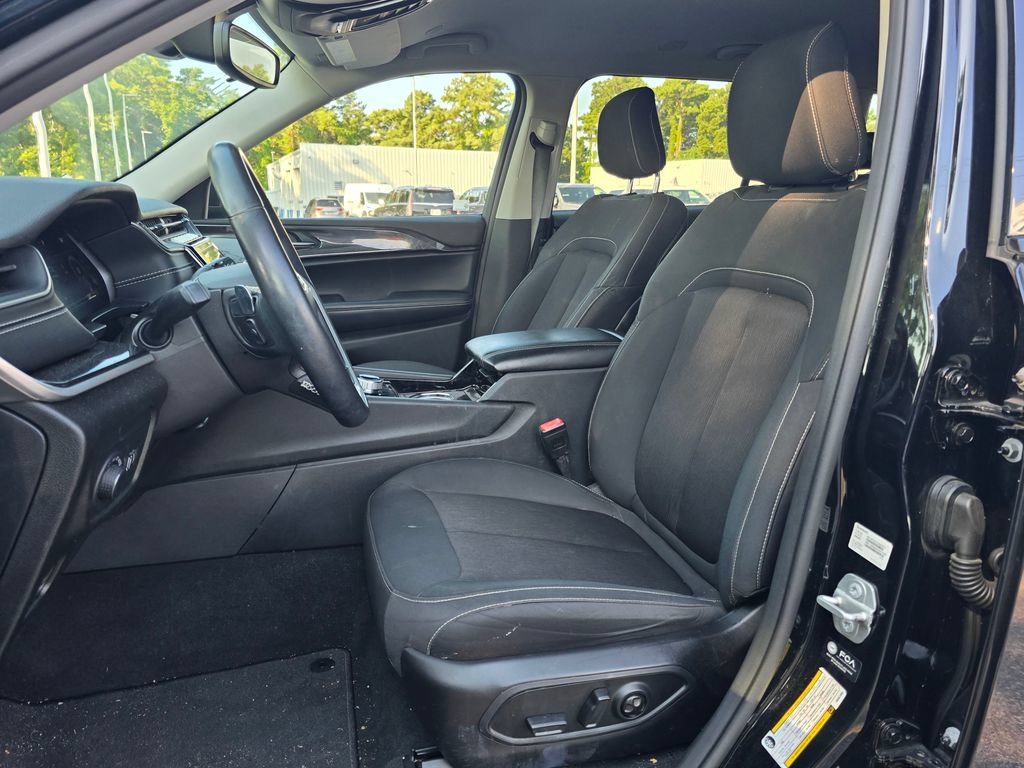Used 2022 Jeep Grand Cherokee L Laredo w/ Luxury Tech Group I RWD image 27