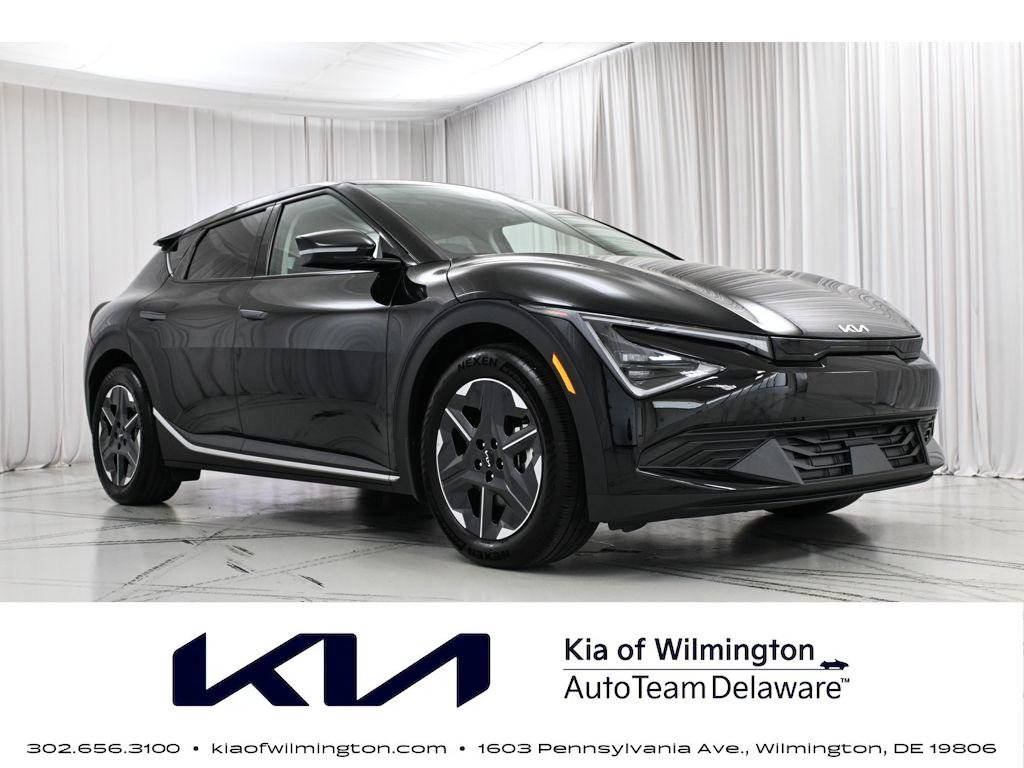 Used 2025 Kia EV6 Light AWD/4WD image 1