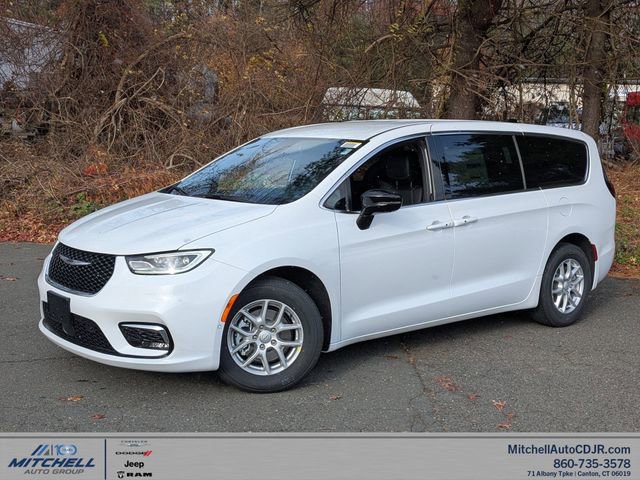 New 2026 Chrysler Pacifica Select
