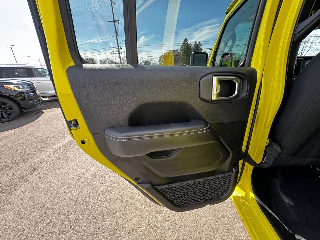 Used 2023 Jeep Wrangler Unlimited Sahara AWD/4WD image 41