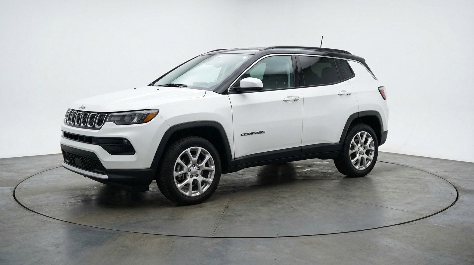 Used 2025 Jeep Compass Limited AWD/4WD image 3