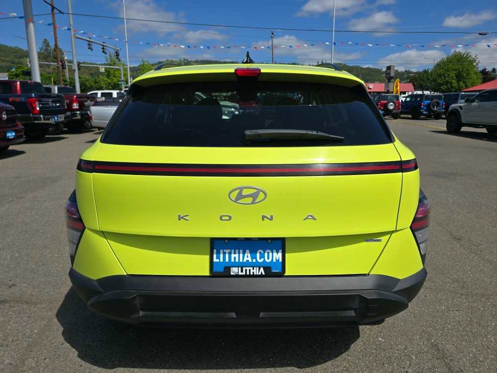 Used 2025 Hyundai Kona SEL AWD/4WD image 4