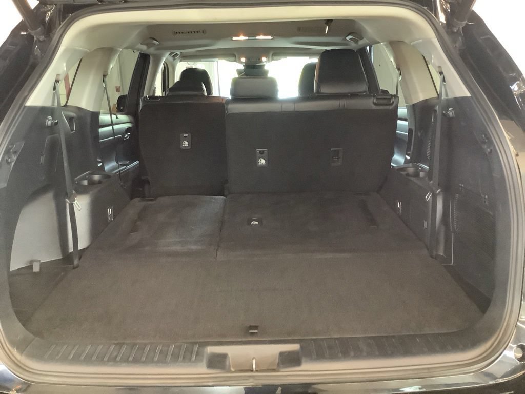 Used 2023 Toyota Highlander XLE AWD/4WD image 23