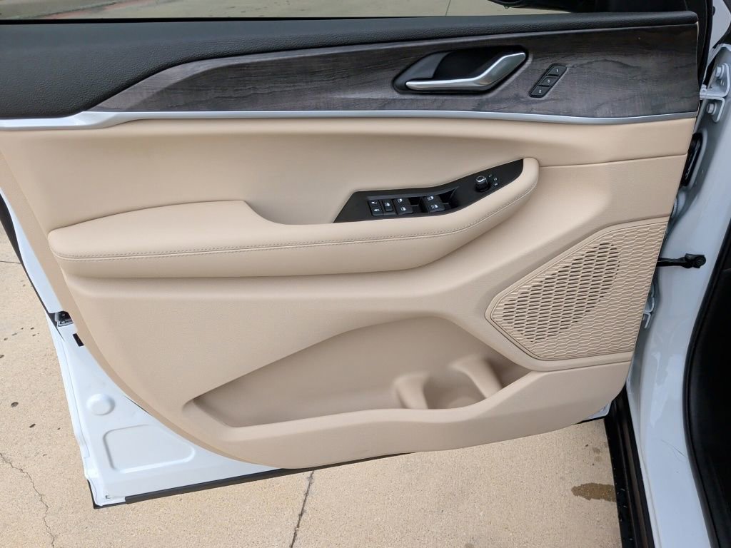 New 2025 Jeep Grand Cherokee Limited image 11