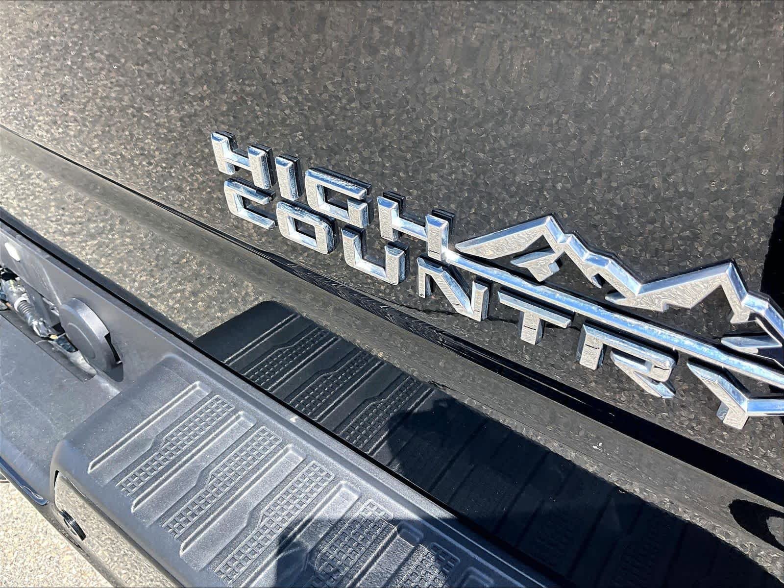 Used 2022 Chevrolet Silverado 1500 High Country w/ Technology Package image 26