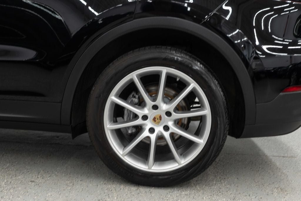 Used 2023 Porsche Cayenne AWD/4WD image 34