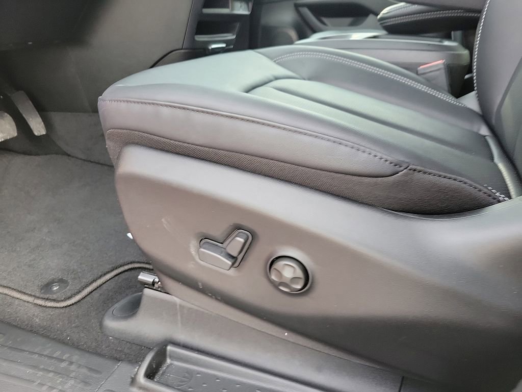 New 2026 Chrysler Pacifica Select FWD image 13