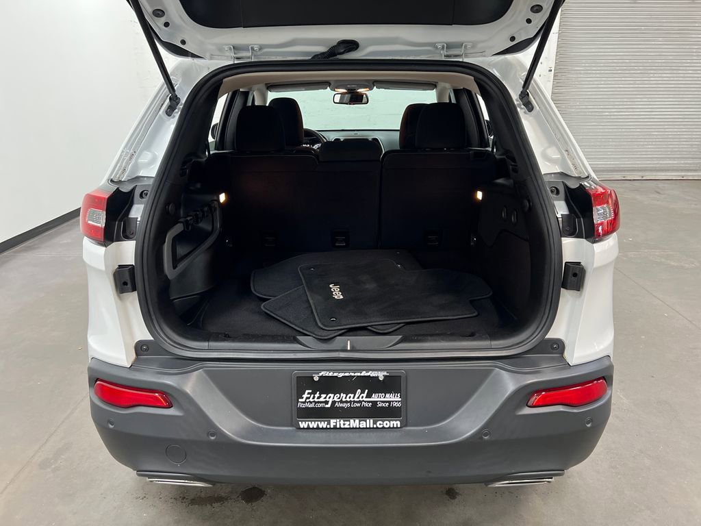 Used 2017 Jeep Cherokee Latitude w/ Safety/Convenience Group FWD image 24