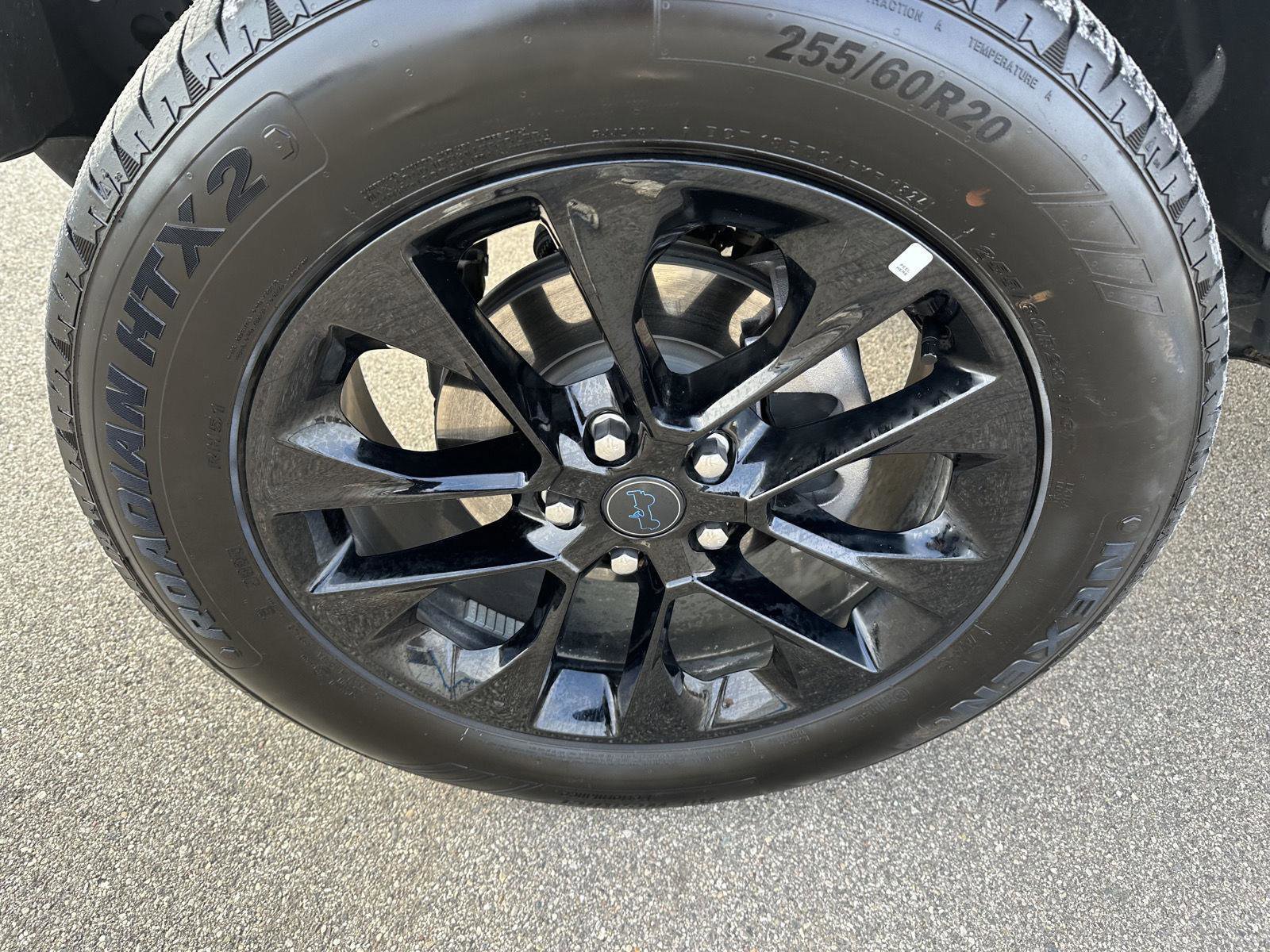 Used 2025 Jeep Wrangler Sahara image 12