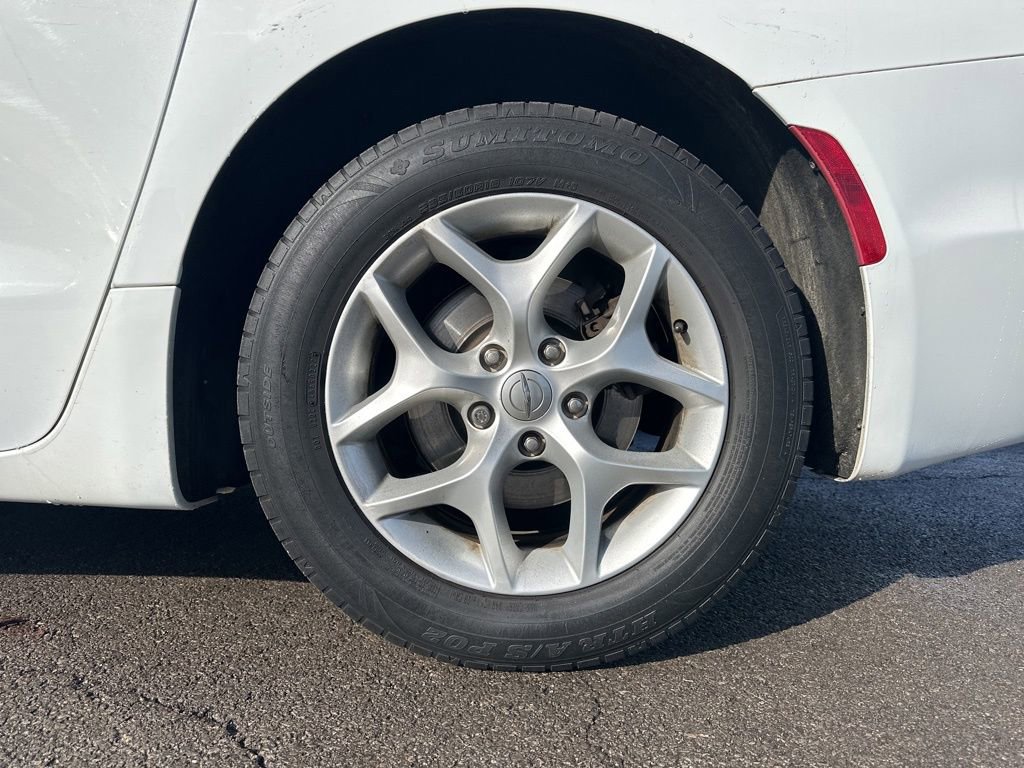 Used 2018 Chrysler Pacifica Touring Plus w/ Tire & Wheel Group image 5