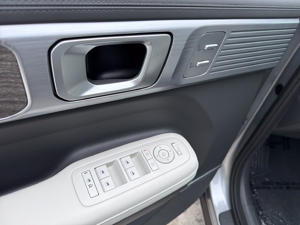 Used 2024 Hyundai Santa Fe Limited FWD image 18