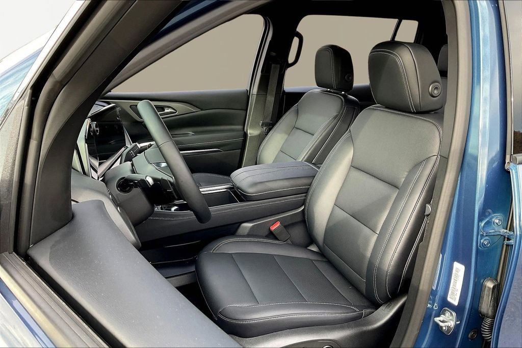 Certified 2026 Chevrolet Traverse LT w/ Driver Confidence Package image 23