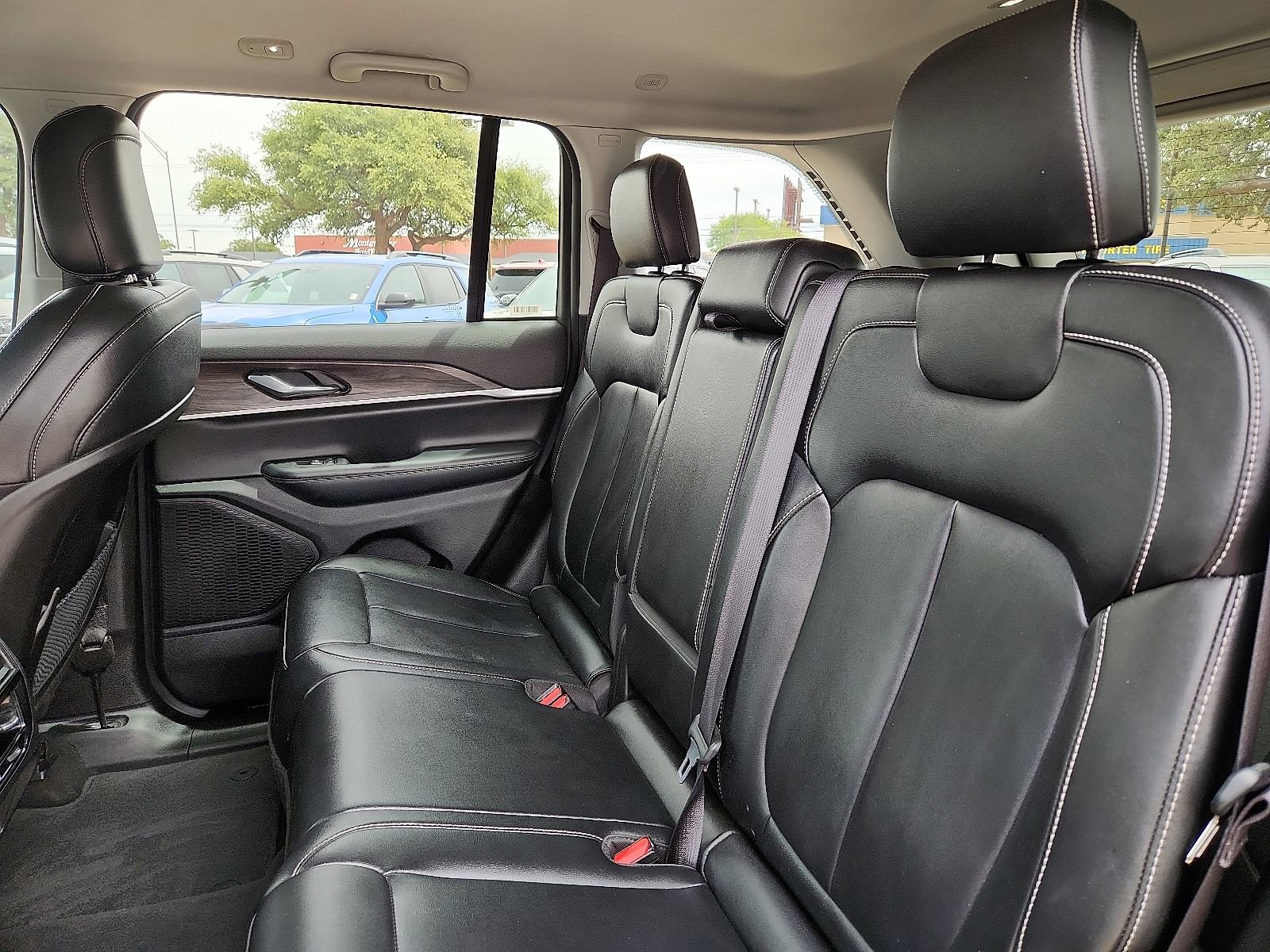 Used 2023 Jeep Grand Cherokee Limited AWD/4WD image 11