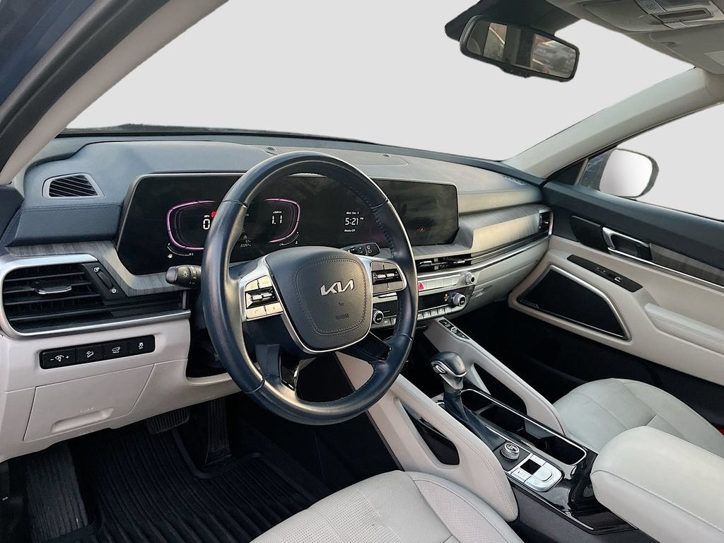 Used 2023 Kia Telluride EX w/ EX Captain's Chair Package FWD image 9