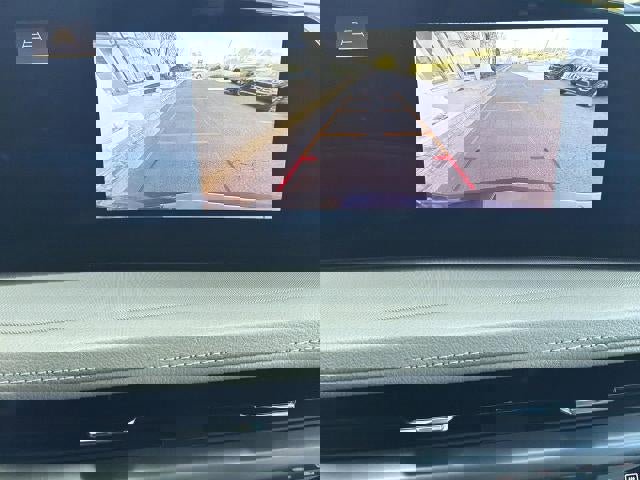 Used 2024 Cadillac XT4 Luxury w/ Cold Weather Package image 31