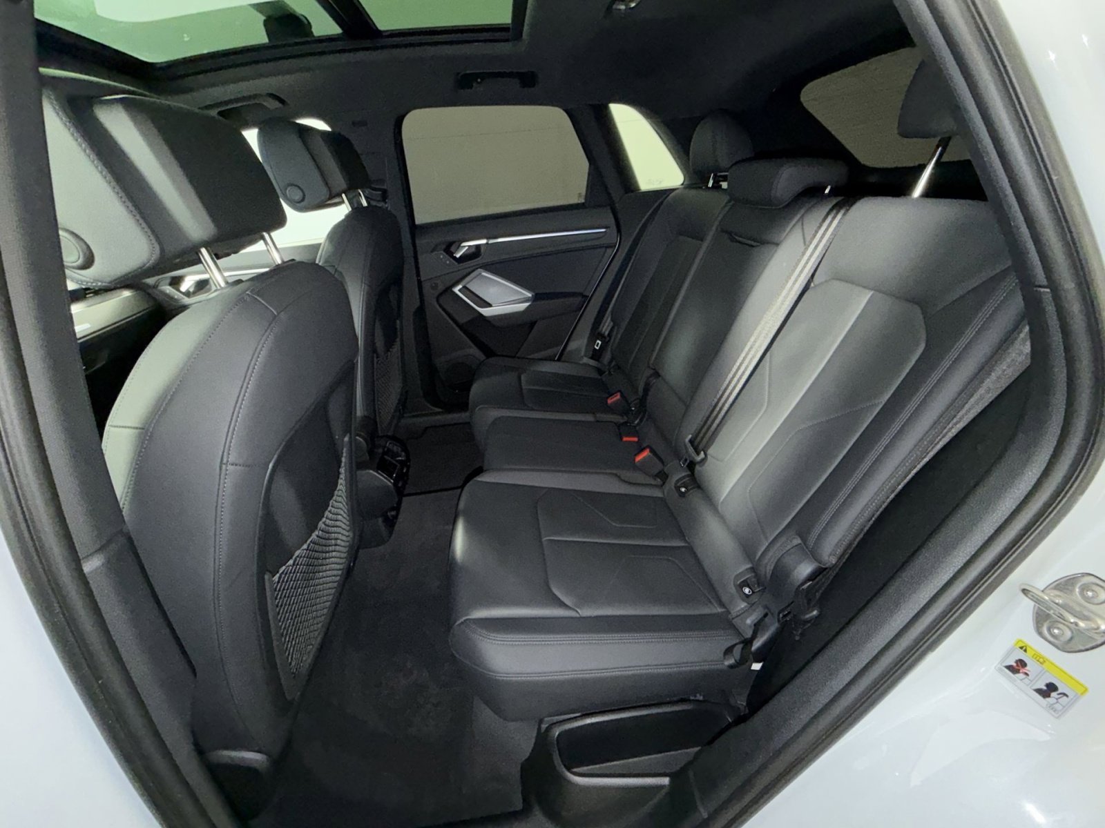 Used 2024 Audi Q3 2.0T Premium Plus w/ Premium Plus Package image 25