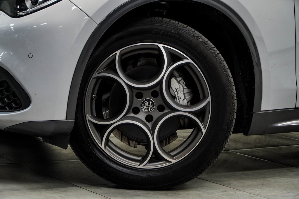 Used 2023 Alfa Romeo Stelvio Ti image 3