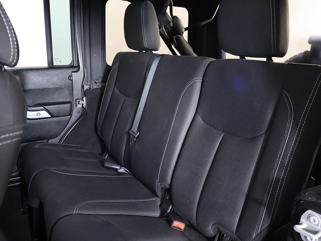 Used 2018 Jeep Wrangler Unlimited Sahara AWD/4WD image 27