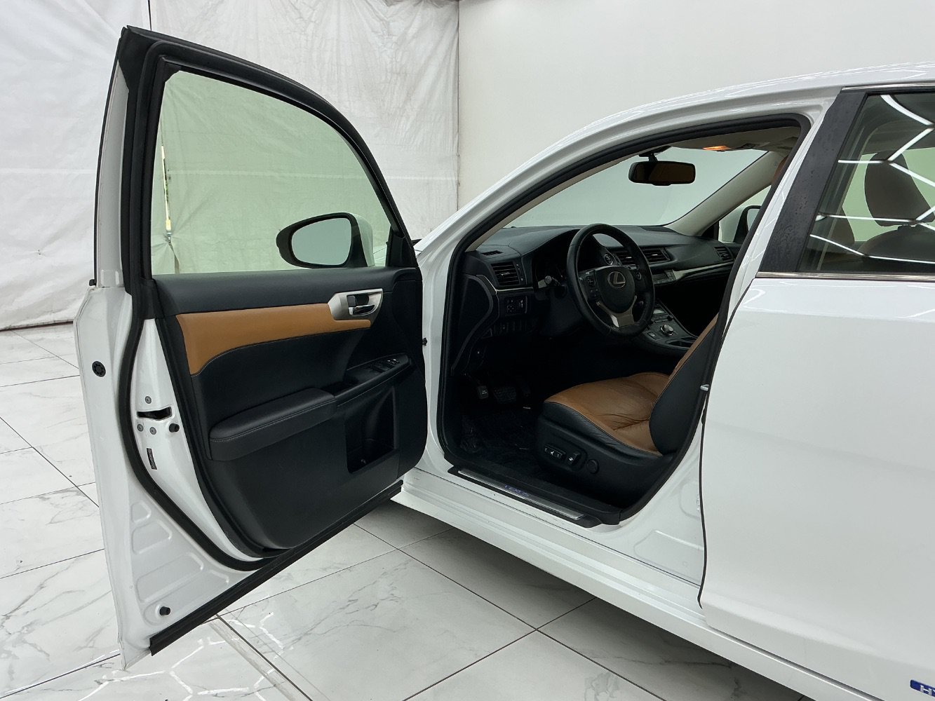 Used 2015 Lexus CT 200h FWD image 16