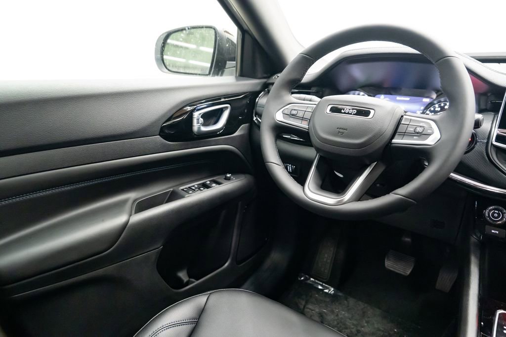 New 2026 Jeep Compass Latitude image 11