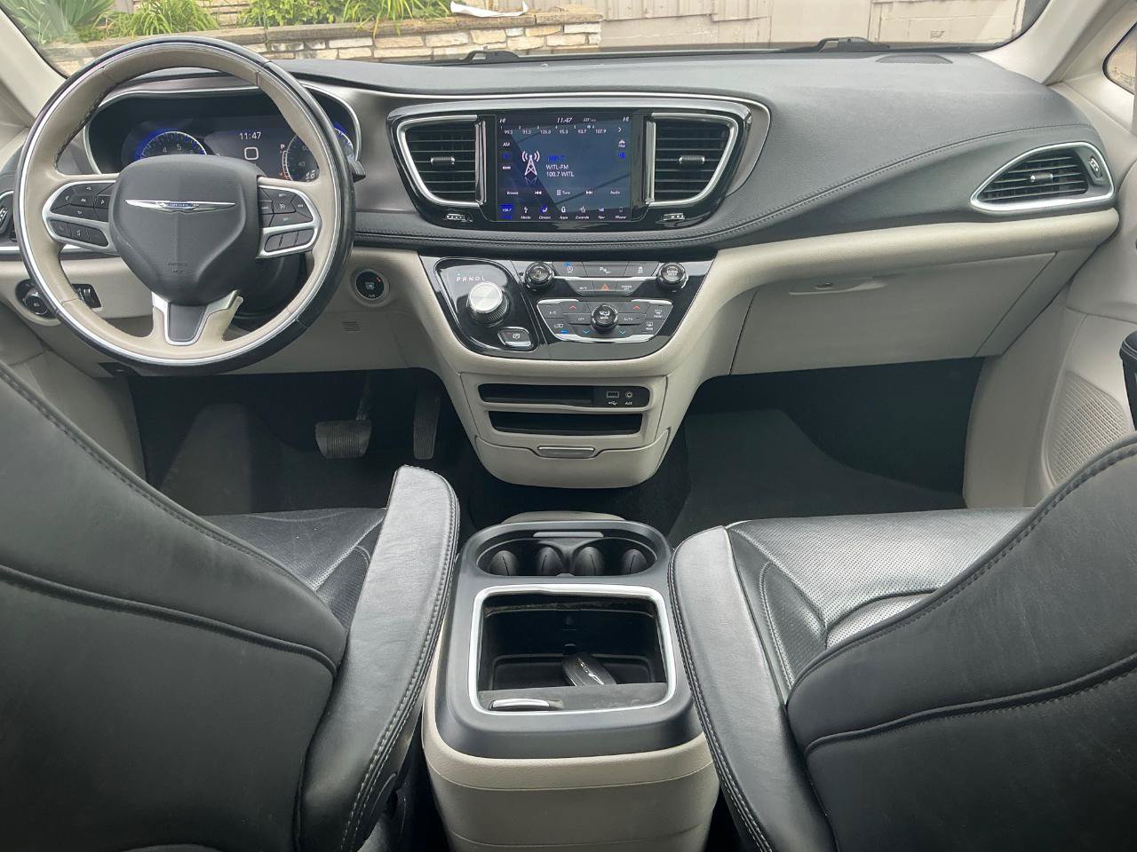 Used 2018 Chrysler Pacifica Limited FWD image 19