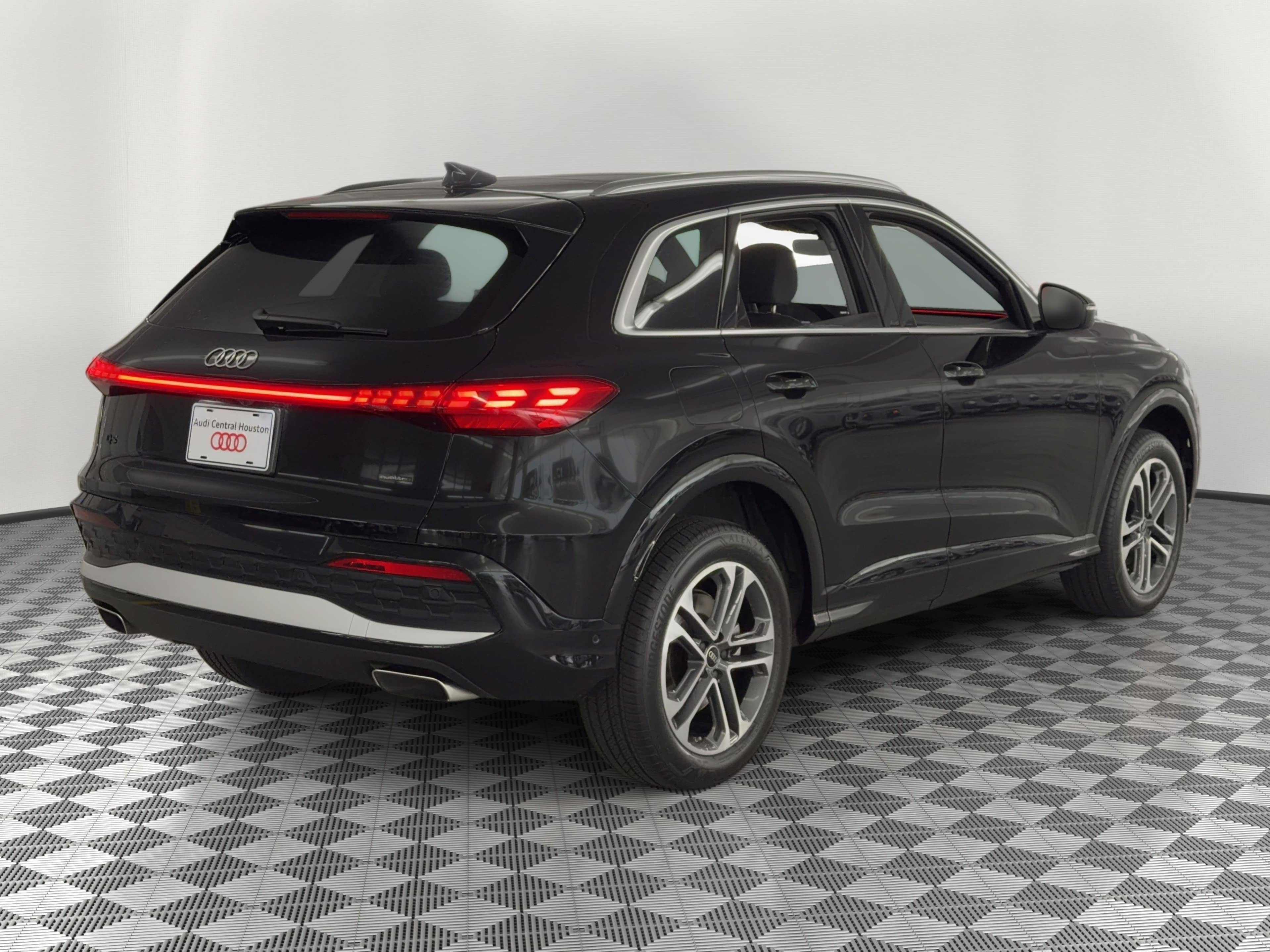 Certified 2025 Audi Q5 Premium Plus w/ Premium Plus image 9