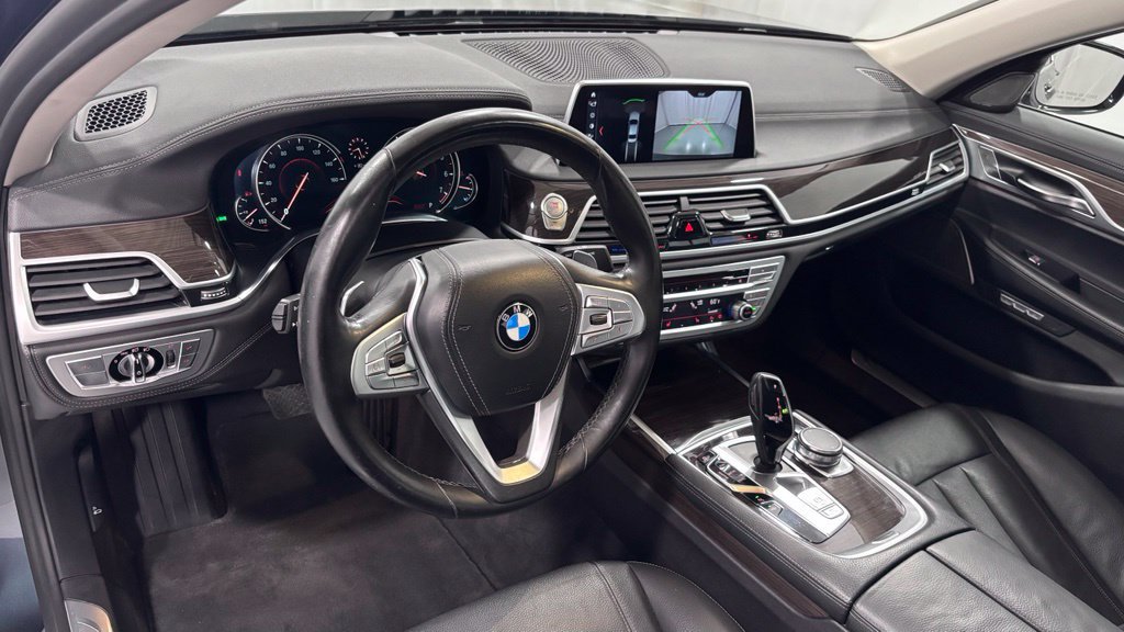 Used 2018 BMW 740i xDrive AWD/4WD image 10