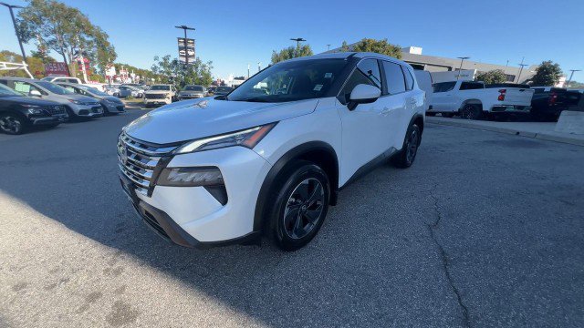 Used 2025 Nissan Rogue SV image 4