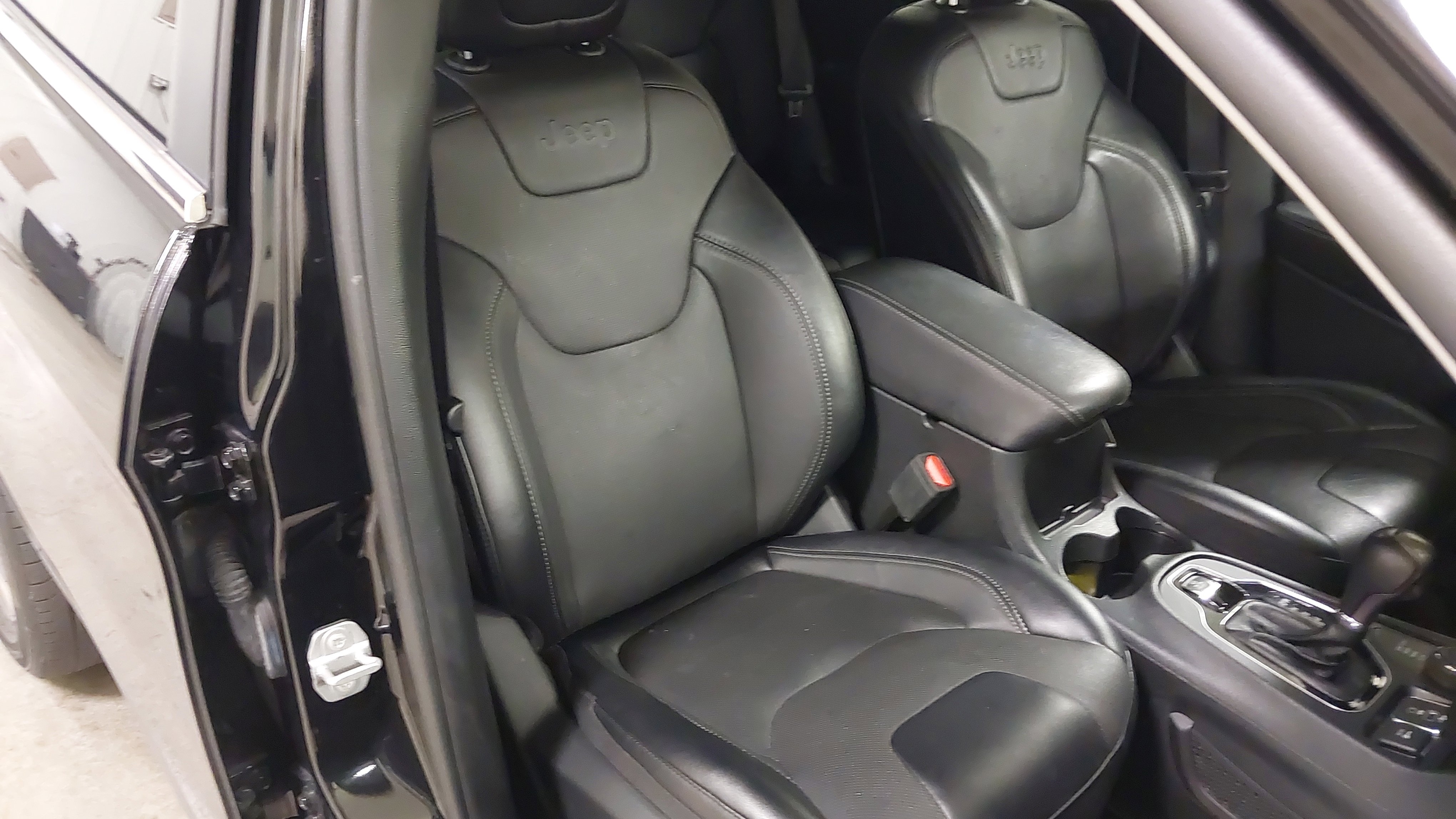 Used 2022 Jeep Cherokee Limited image 28