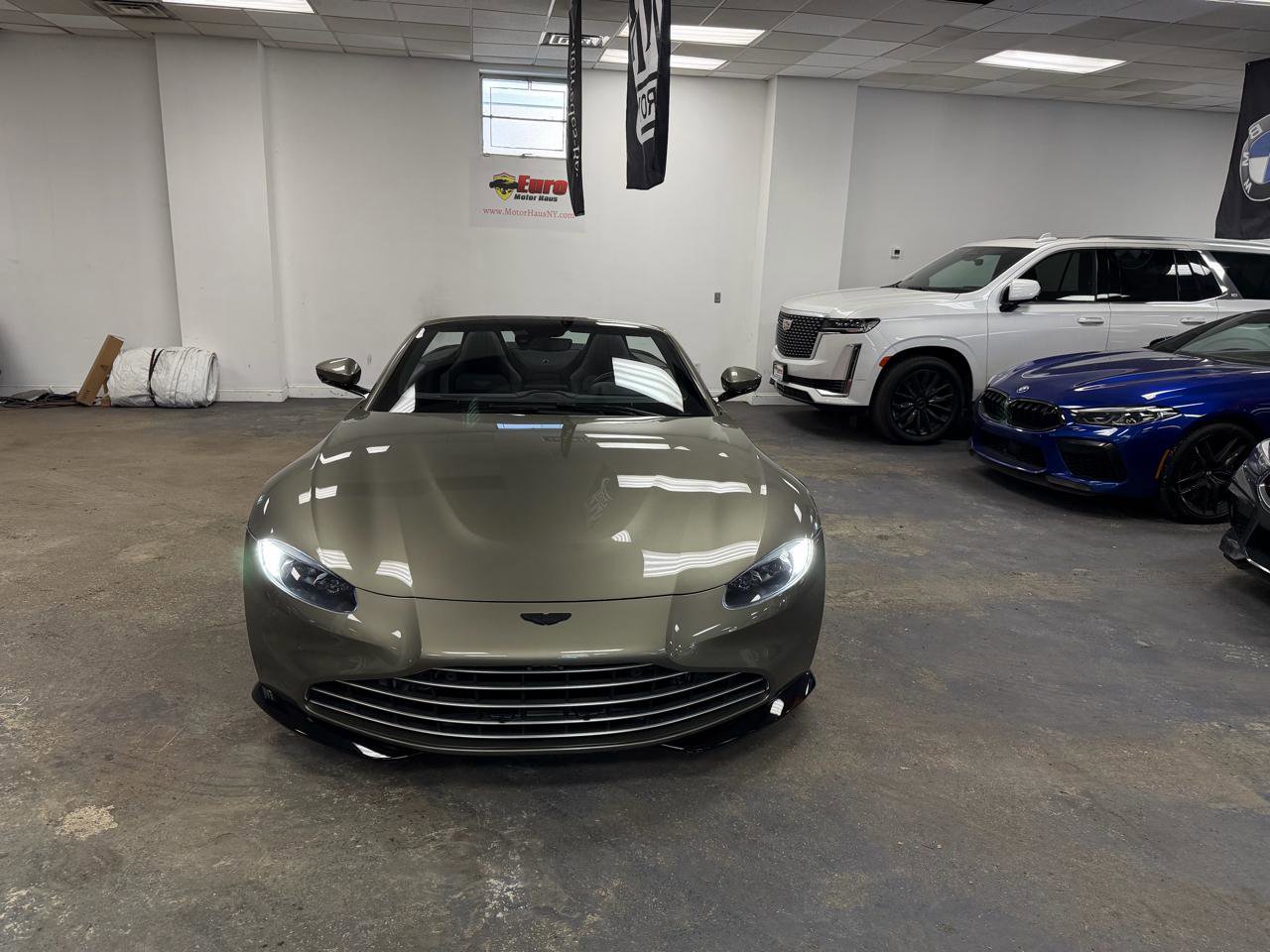 Used 2023 Aston Martin V8 Vantage Roadster image 3