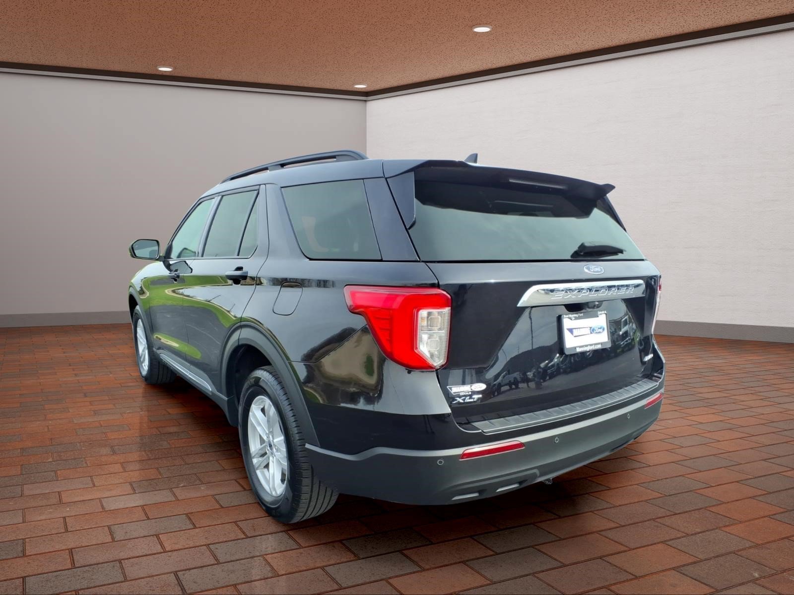 Used 2024 Ford Explorer XLT AWD/4WD image 6