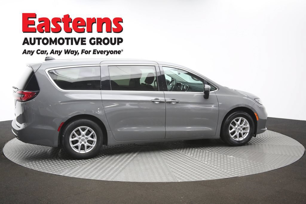 Used 2023 Chrysler Pacifica Touring-L FWD image 44