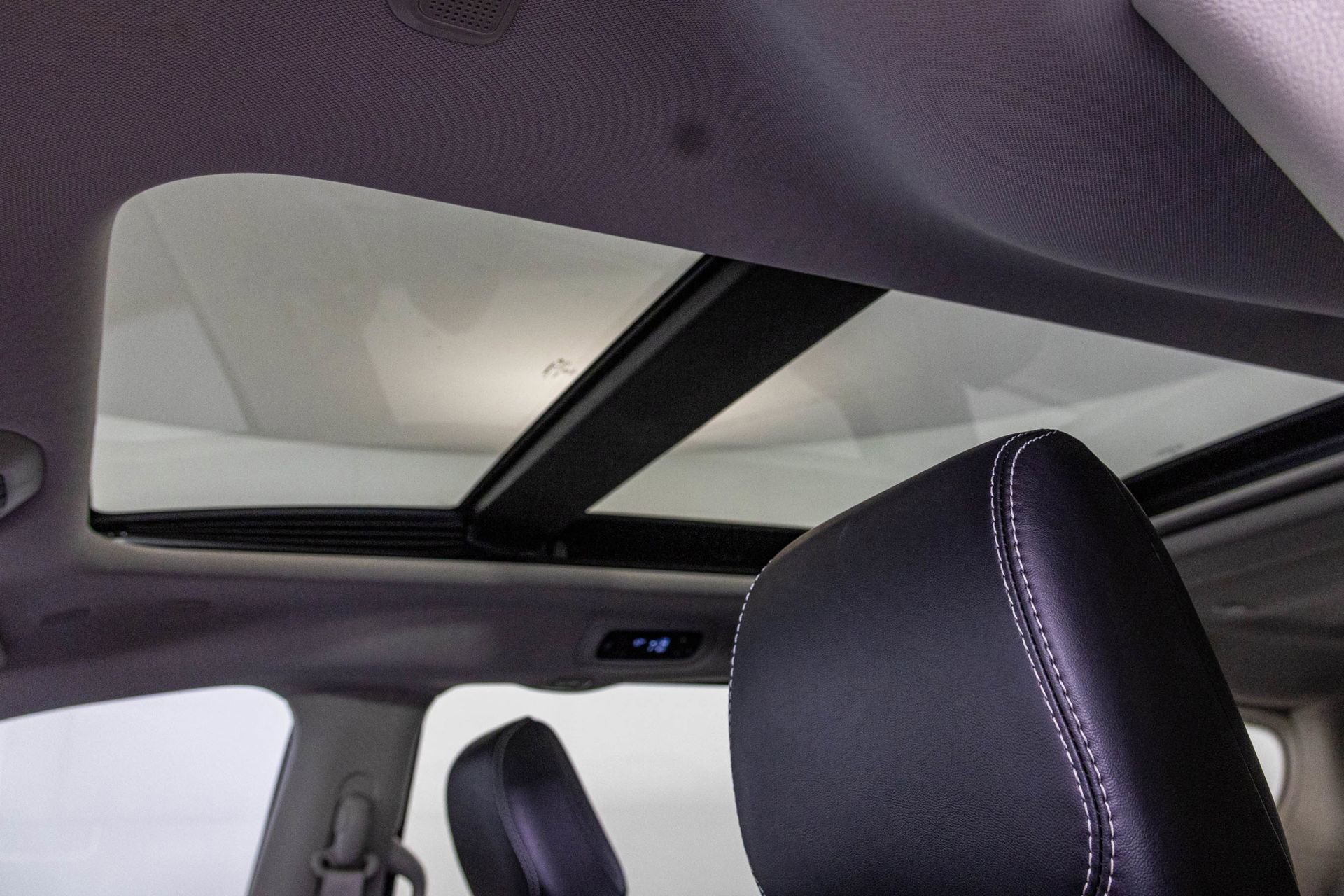 Used 2024 Chrysler Pacifica Touring-L image 26