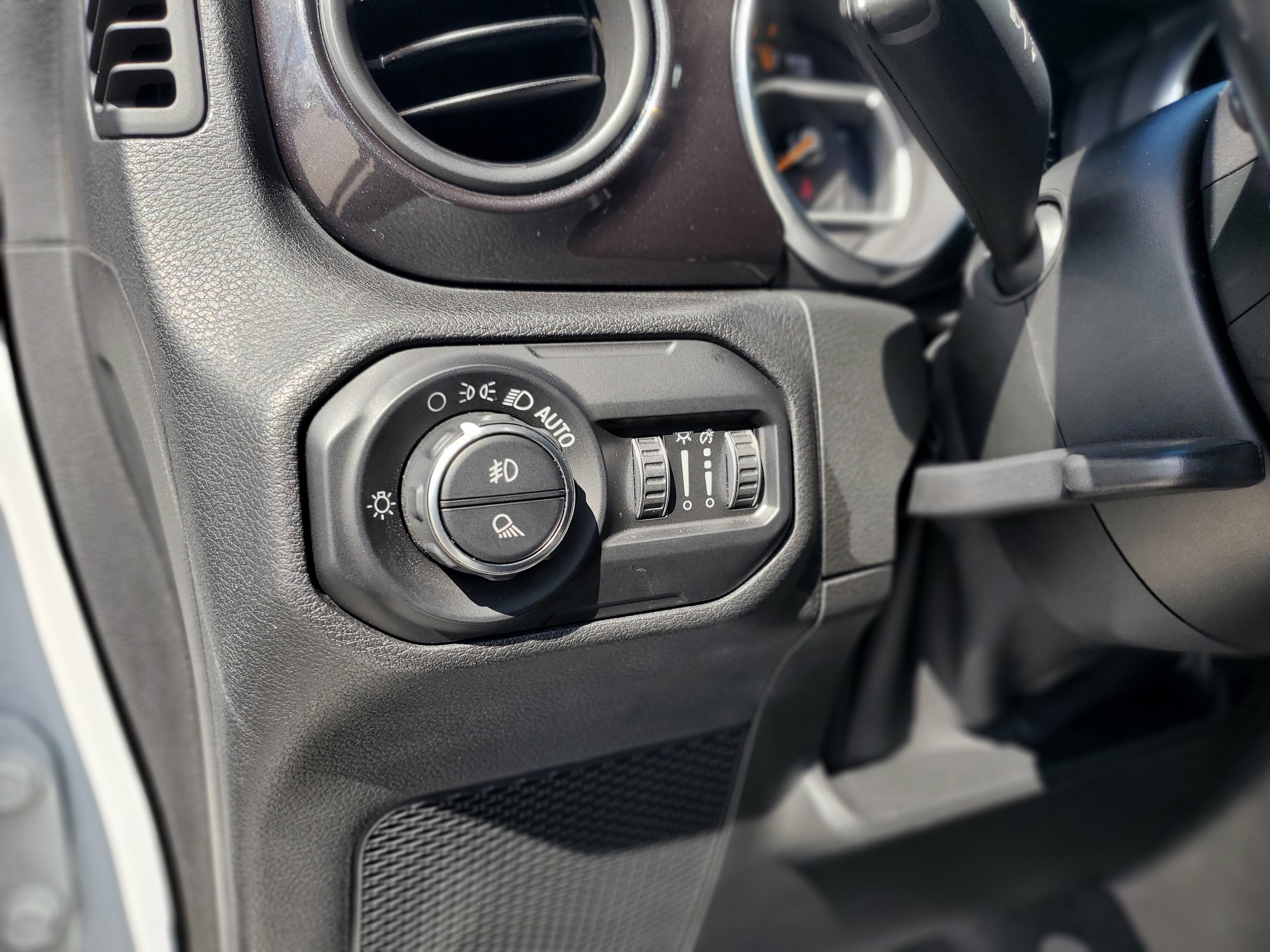 Used 2020 Jeep Gladiator Sport image 28